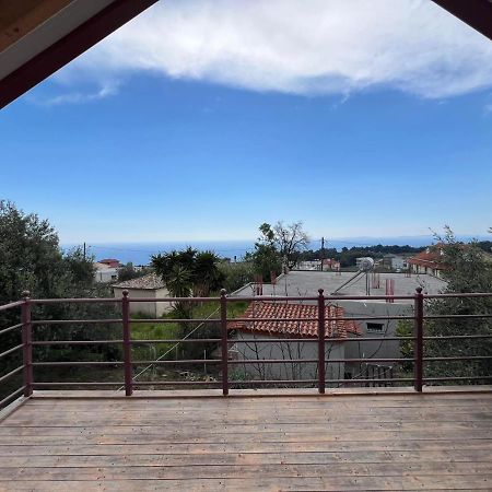 Attic View Villa Loútsa Dış mekan fotoğraf