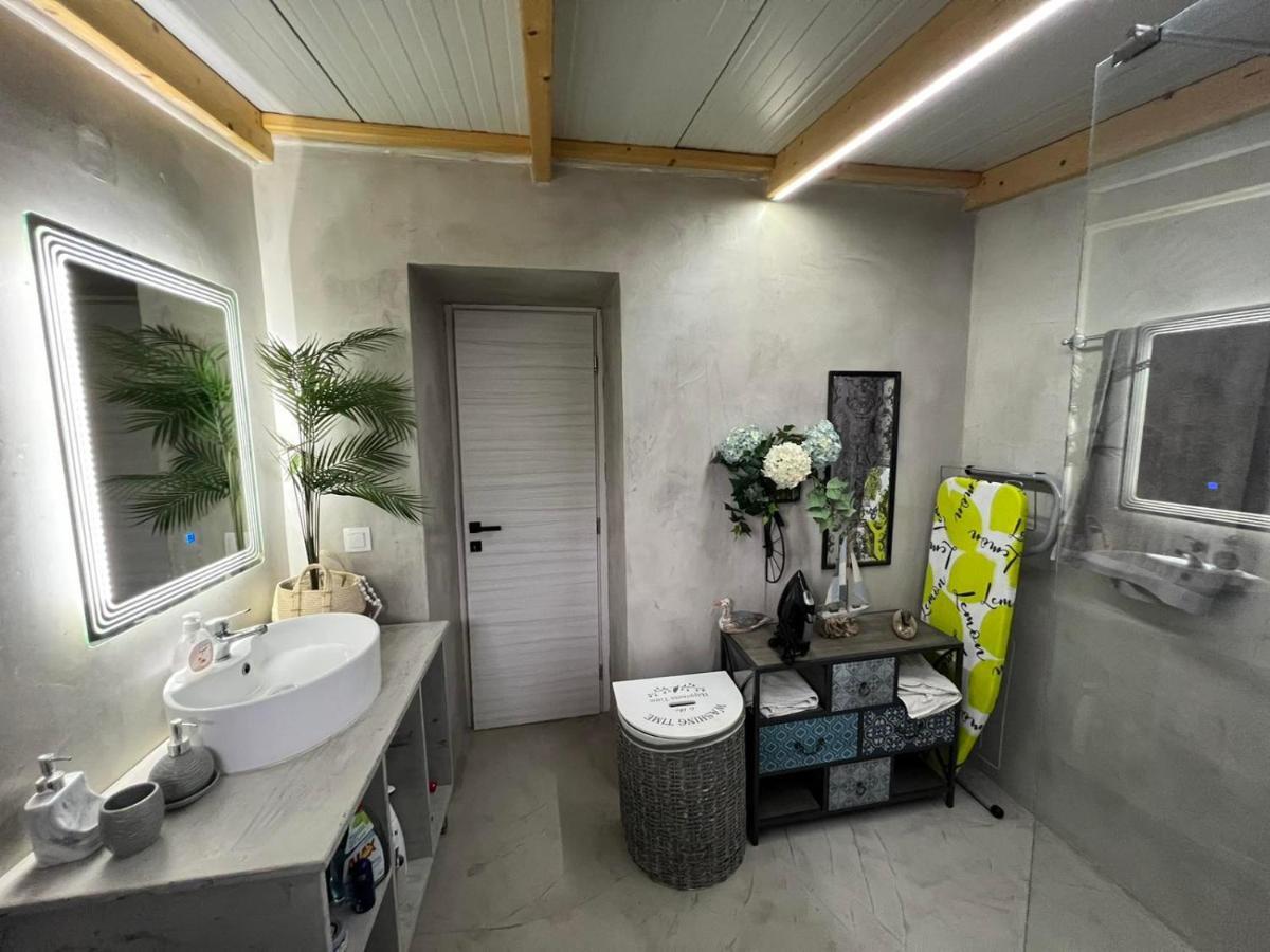 Attic View Villa Loútsa Dış mekan fotoğraf